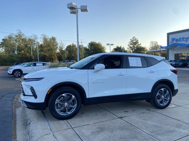Used 2025 Chevrolet Blazer LT FWD image 8