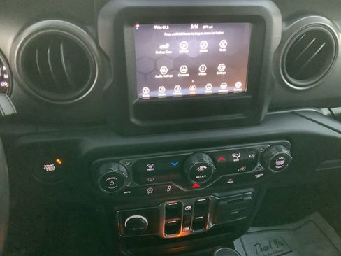 Used 2022 Jeep Gladiator Willys image 20