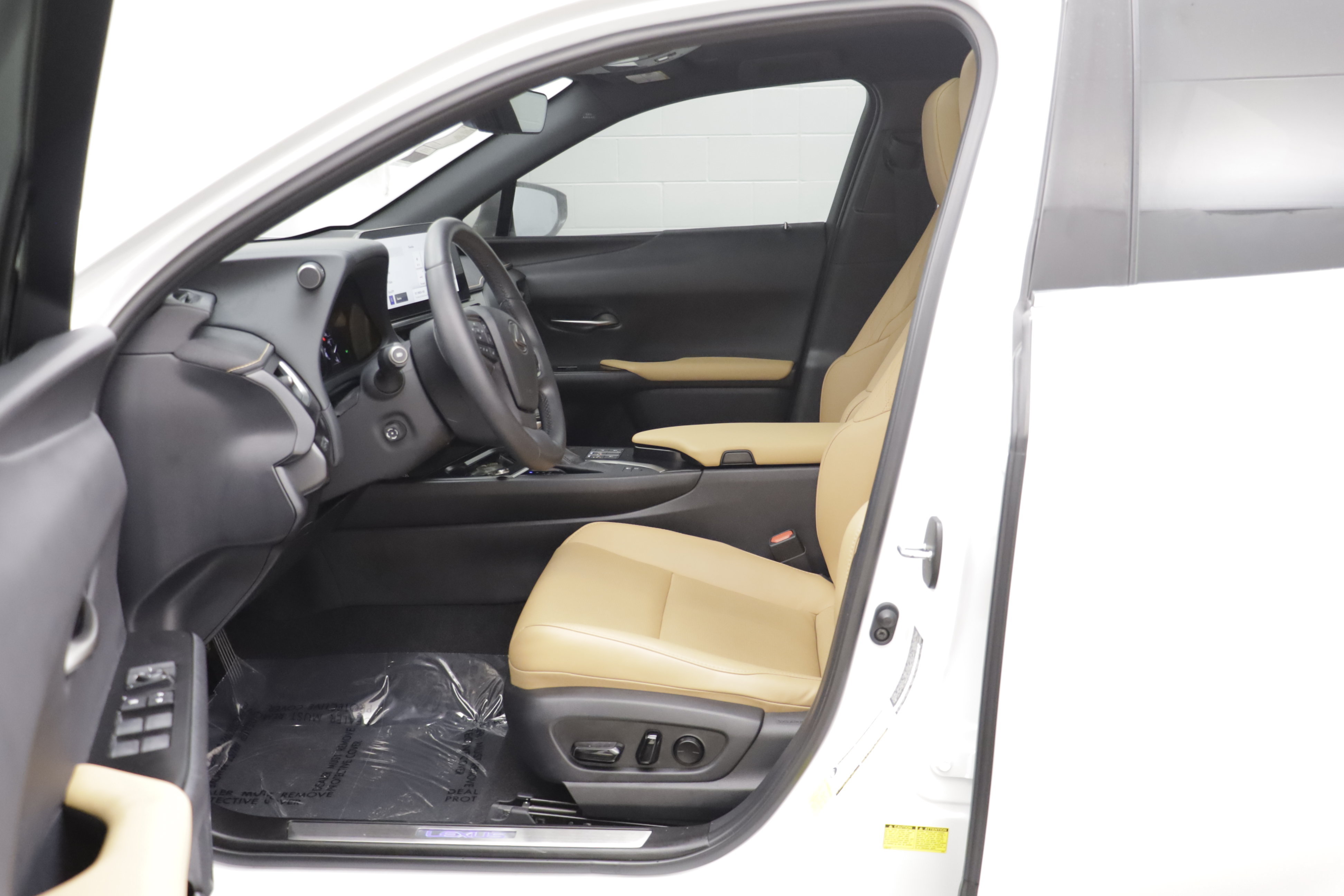 Used 2023 Lexus UX 250h AWD w/ Accessory Package (Z2) image 5