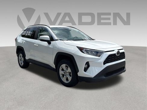 Used 2021 Toyota RAV4 XLE w/ Convenience Package FWD image 31