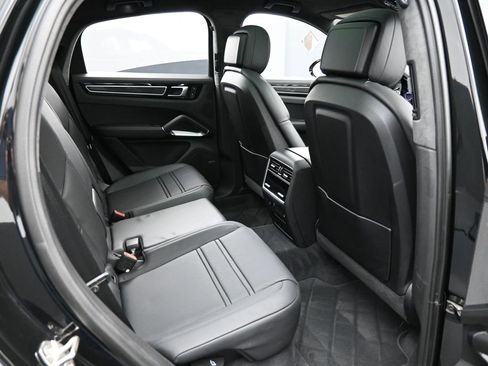 Used 2023 Porsche Cayenne Turbo S image 29