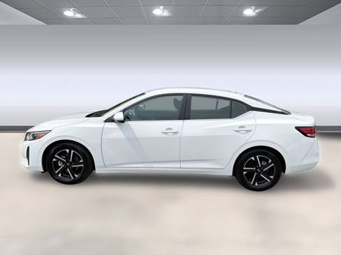 Used 2025 Nissan Sentra SV FWD image 2
