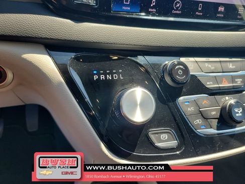 Used 2024 Chrysler Pacifica Touring-L FWD image 29