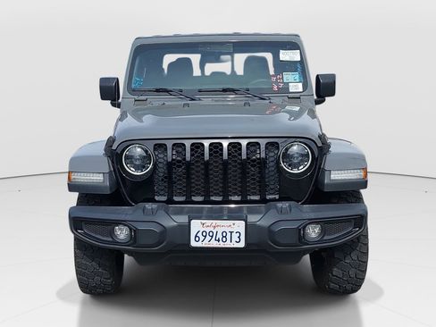 Used 2023 Jeep Gladiator Willys AWD/4WD image 2
