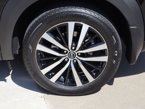 Used 2024 Nissan Pathfinder Platinum w/ Lighting Package (N92) FWD image 32