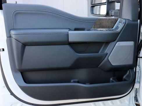 New 2026 Ford F250 Lariat w/ Black Appearance Package image 20