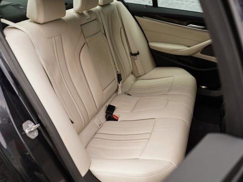 Used 2023 BMW 530e w/ M Sport Package image 26