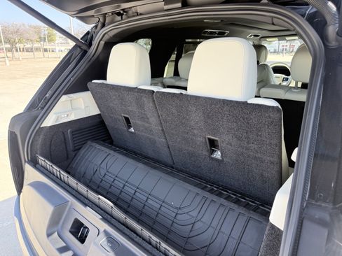 Used 2023 Land Rover Range Rover Long Wheelbase Autobiography image 18