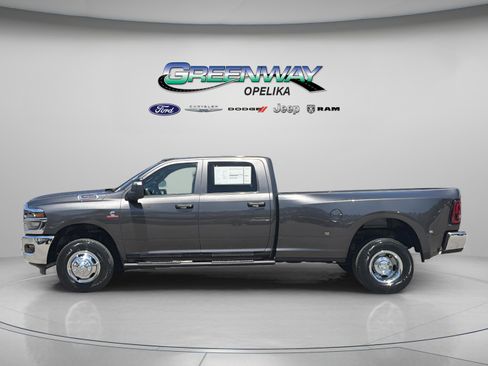 New 2026 RAM 3500 Tradesman AWD/4WD image 4