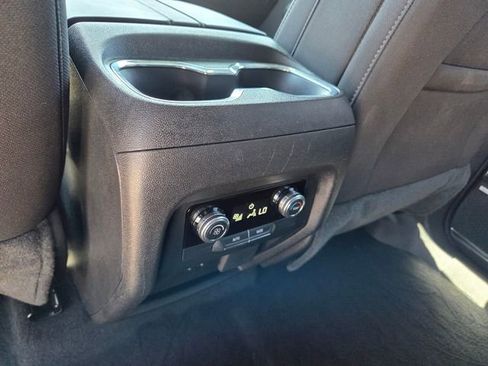 Used 2025 GMC Acadia Elevation FWD image 9