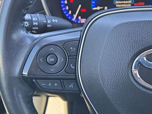 Used 2022 Toyota Corolla Cross XLE w/ Convenience Package image 22