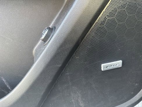 Used 2023 Chevrolet Traverse Premier image 11