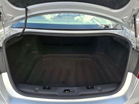 Used 2015 Ford Taurus SE image 27