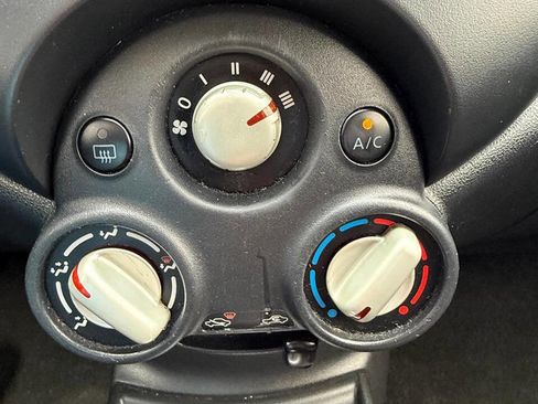 Used 2014 Nissan Versa SV image 33