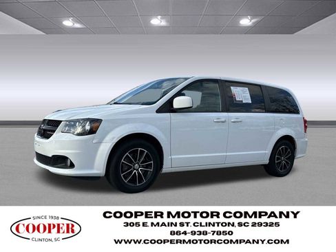 Used 2018 Dodge Grand Caravan SE image 3