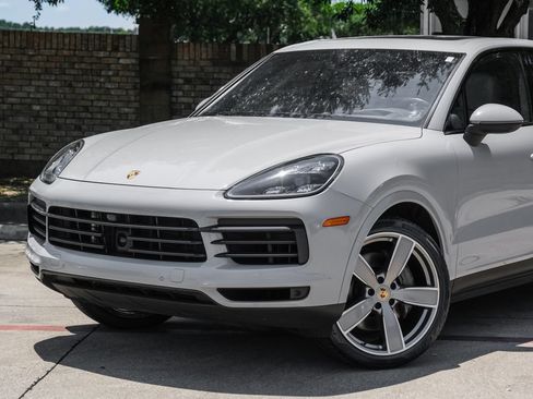 Used 2023 Porsche Cayenne S Platinum AWD/4WD image 13