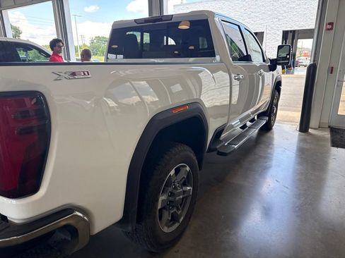 Used 2026 GMC Sierra 2500 SLT w/ SLT Premium Package AWD/4WD image 6