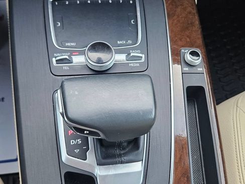 Used 2020 Audi Q5 2.0T Premium Plus w/ Premium Plus Package AWD/4WD image 11