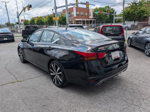 Used 2022 Nissan Altima 2.5 SR FWD image 8