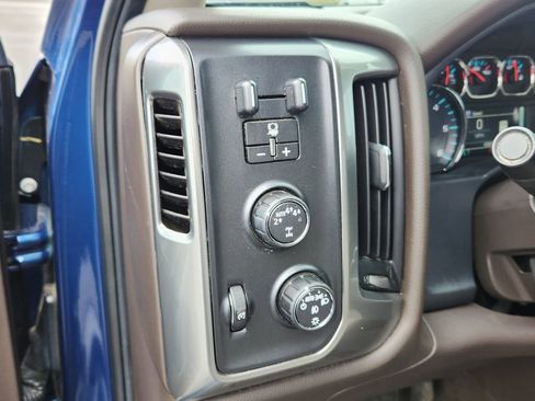 Used 2018 Chevrolet Silverado 1500 LT w/ LPO, Street Package AWD/4WD image 22