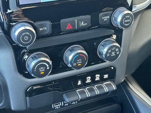 Used 2026 RAM 1500 Express AWD/4WD image 19