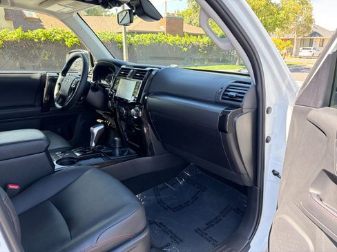 Used 2024 Toyota 4Runner TRD Off-Road Premium w/ Moonroof Package AWD/4WD image 30