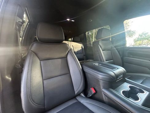 Used 2023 Chevrolet Suburban LT image 29