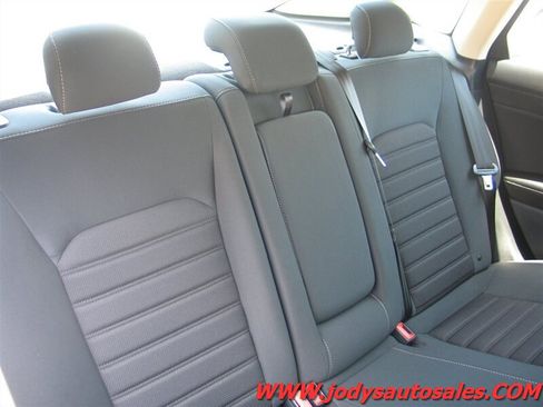 Used 2020 Ford Fusion SE FWD image 28