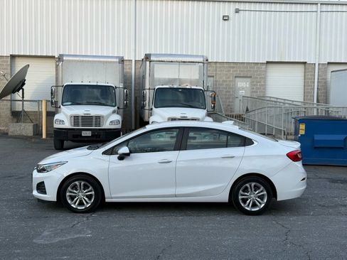 Used 2019 Chevrolet Cruze LT w/ Convenience Package image 8
