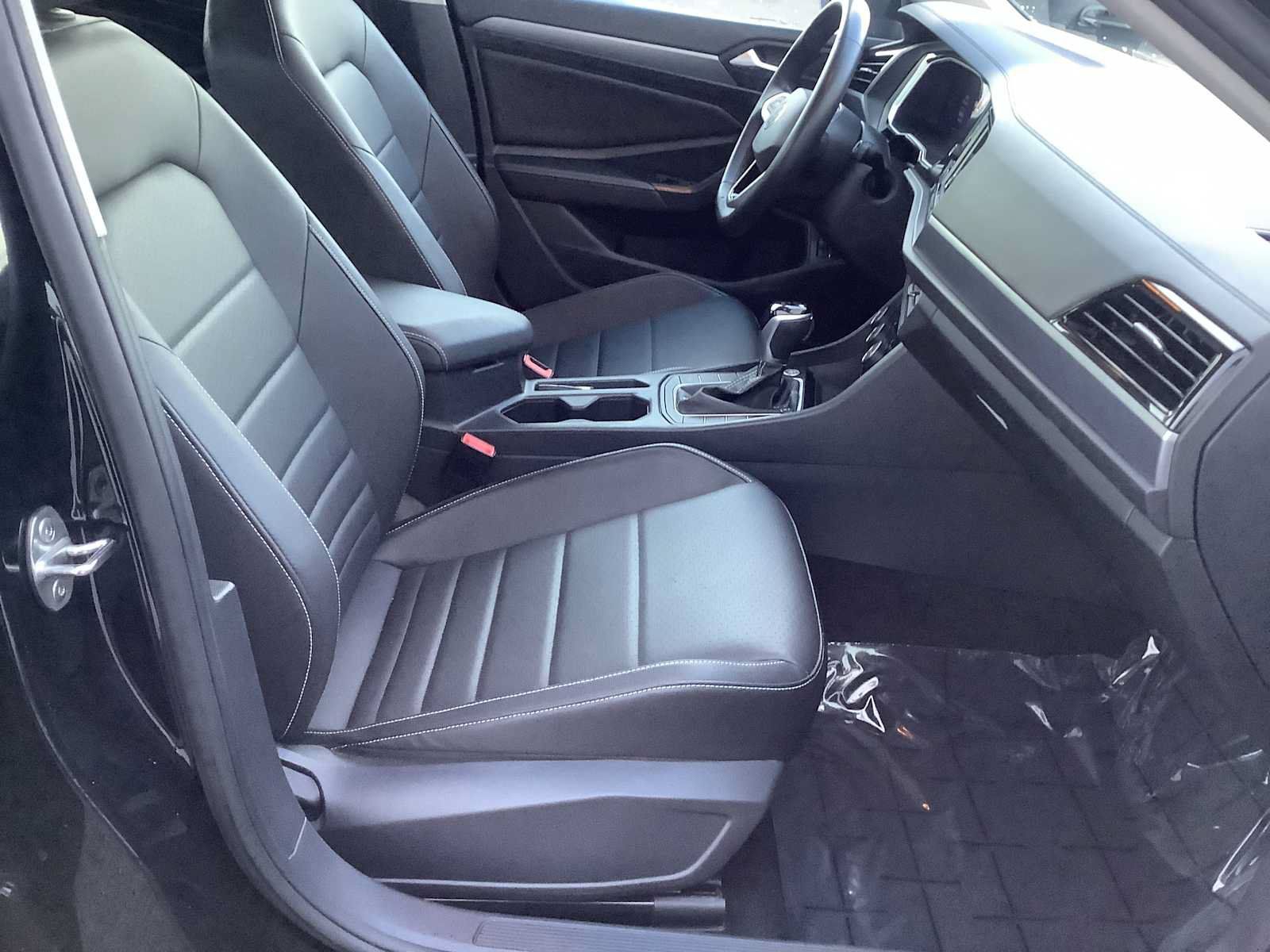 Used 2024 Volkswagen Jetta SE FWD image 15