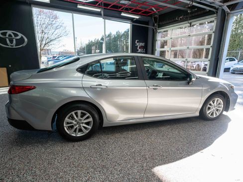Used 2025 Toyota Camry LE image 4