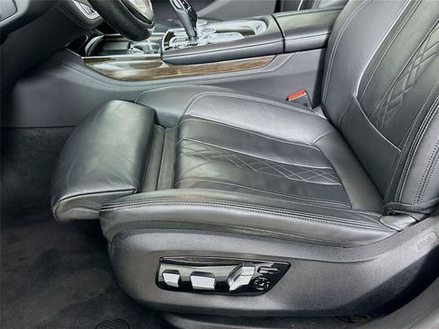 Used 2020 BMW 750i xDrive w/ Cold Weather Package image 20