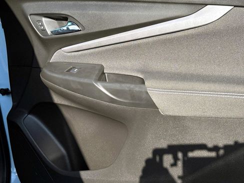 Used 2022 Chevrolet Bolt EUV LT w/ Comfort Package image 8