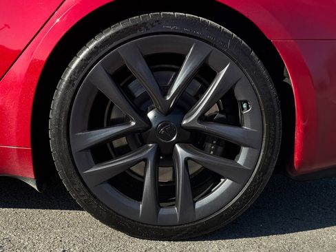 Used 2021 Tesla Model S Plaid image 12