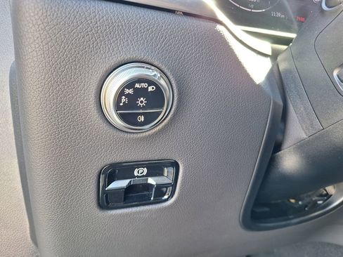 Used 2025 Mercedes-Benz GLC 300 image 21