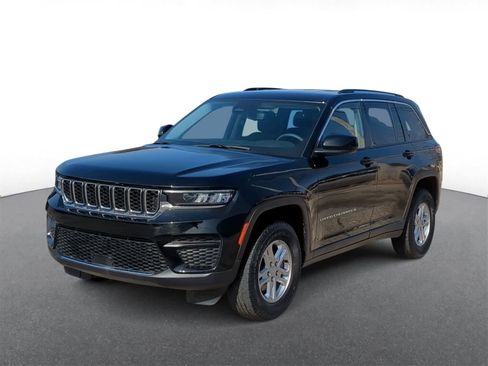 Used 2023 Jeep Grand Cherokee Laredo w/ Luxury Tech Group I image 4