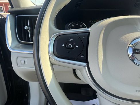 Used 2018 Volvo XC60 T5 Momentum w/ Vision Package AWD/4WD image 14