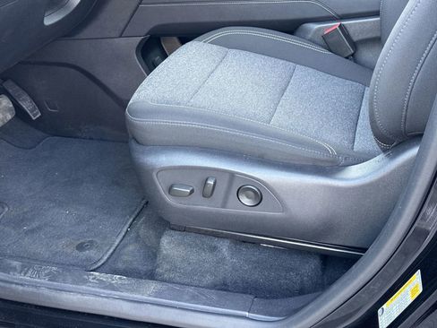 Used 2025 GMC Acadia Elevation image 17