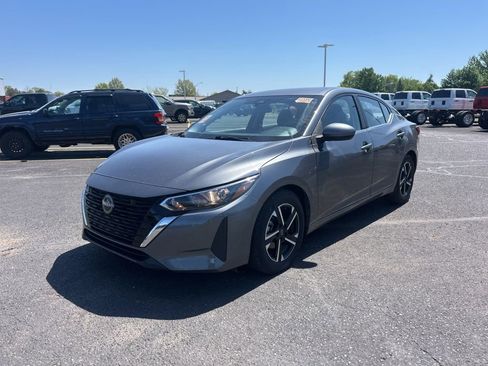 Used 2025 Nissan Sentra SV FWD image 4