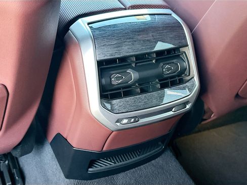 Used 2023 BMW 760i xDrive 760i xDrive image 25