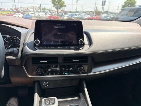 Used 2023 Nissan Rogue SV AWD/4WD image 22