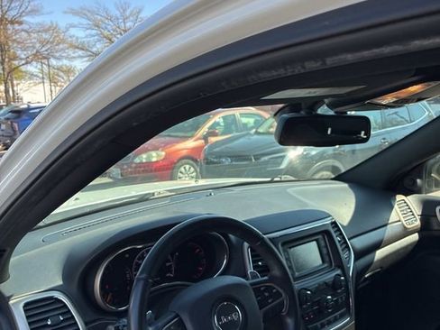Used 2016 Jeep Grand Cherokee Laredo w/ Quick Order Package 23E RWD image 12