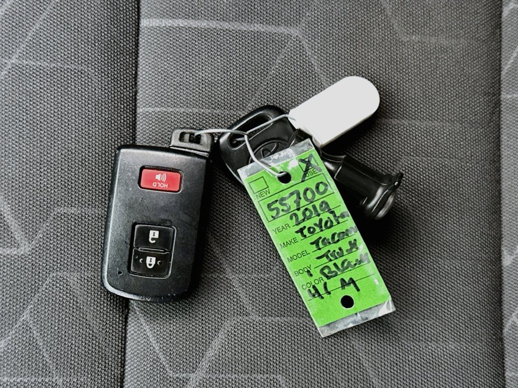 Used 2019 Toyota Tacoma TRD Sport AWD/4WD image 29