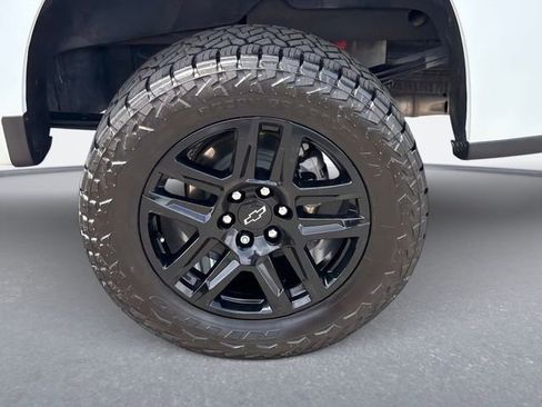 Used 2022 Chevrolet Silverado 1500 RST w/ Z71 Off-Road Package AWD/4WD image 10