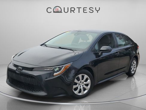 Used 2021 Toyota Corolla LE image 1