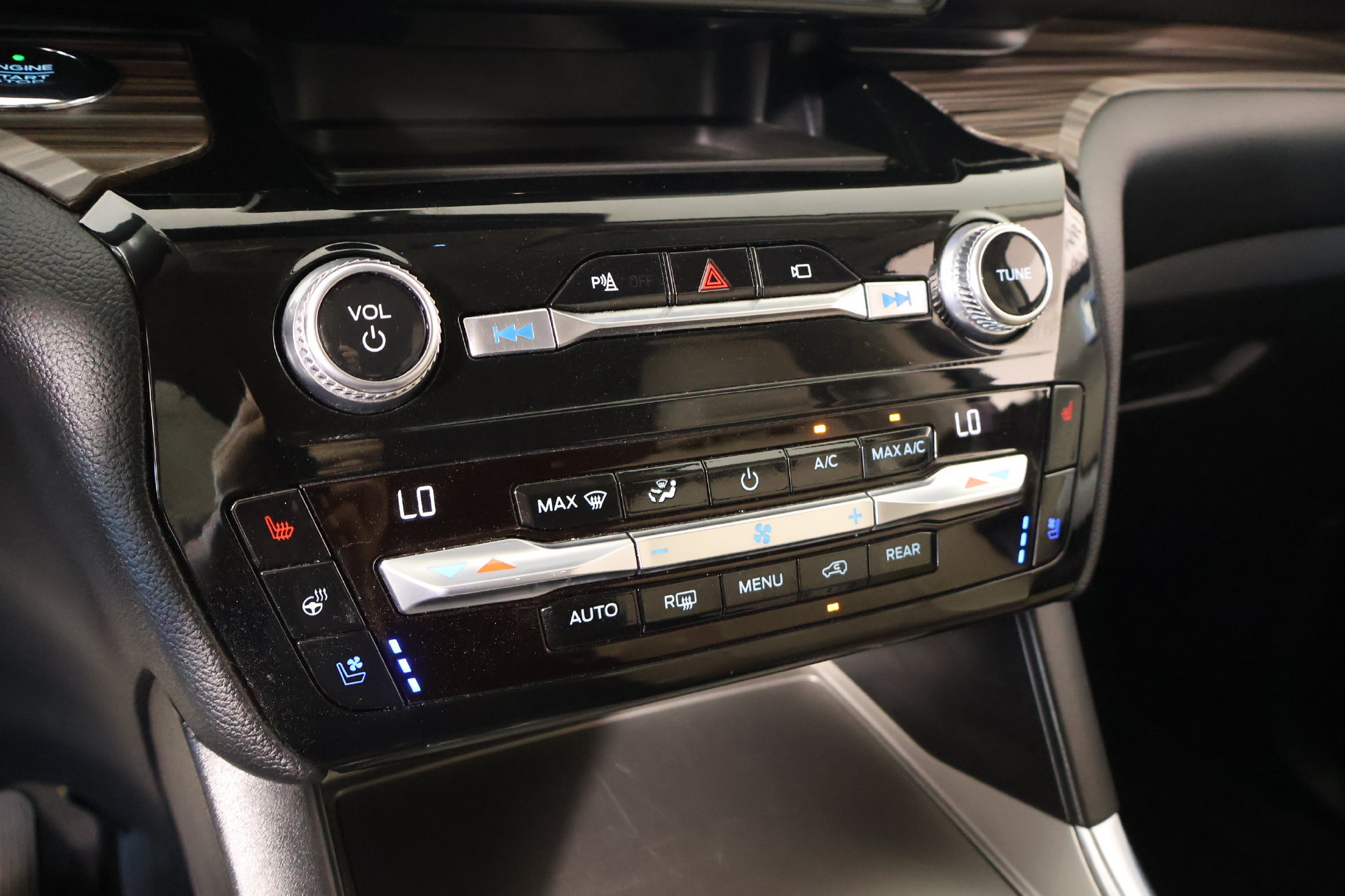 Used 2021 Ford Explorer Limited w/ Hybrid Equipment Group 310A RWD image 8
