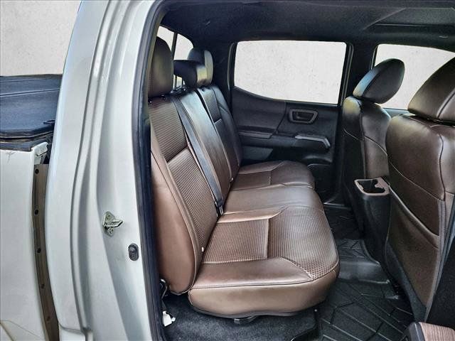 Used 2022 Toyota Tacoma Limited AWD/4WD image 19
