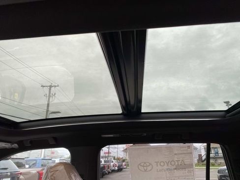 New 2026 Toyota Highlander Platinum AWD/4WD image 9
