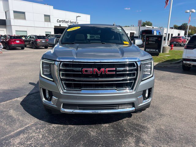 Used 2023 GMC Yukon XL SLT w/ SLT Premium Package AWD/4WD image 2