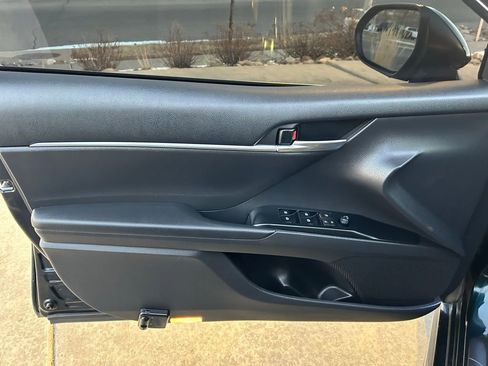 Used 2019 Toyota Camry SE image 9